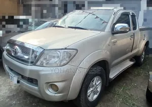 Toyota Hilux 2007 Gray