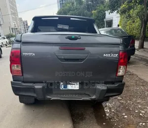 Toyota Hilux 2020 Blue