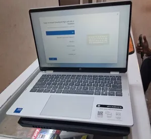 New Laptop HP OmniBook 5 14" 16GB Intel Core I7 SSD 512GB