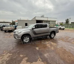 Toyota Hilux 2019 Silver