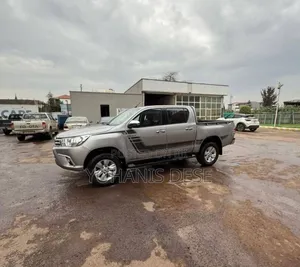 Toyota Hilux 2019 Silver