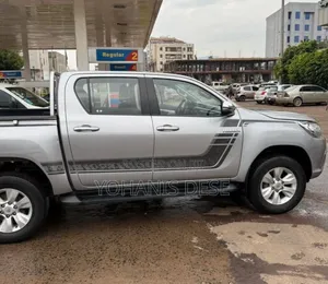 Toyota Hilux 2019 Silver