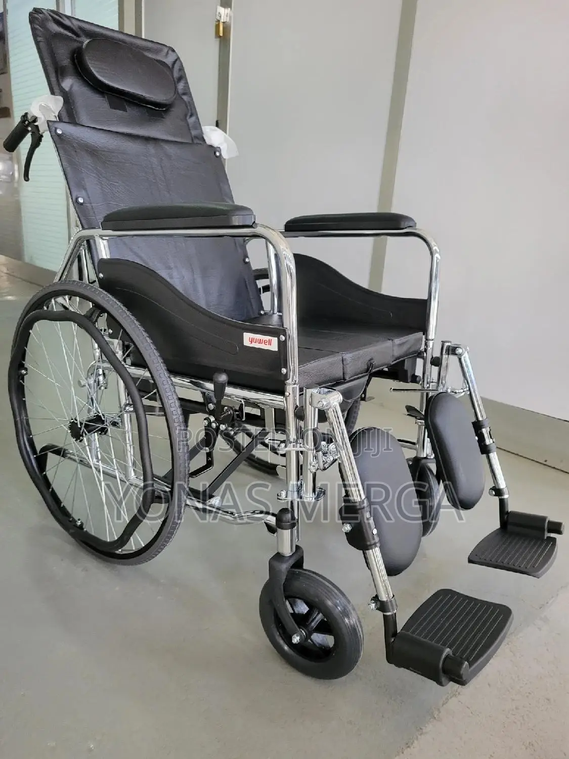 Reclining Commode Wheelchair有中0 With “U” Seat Panel, Wilcher
