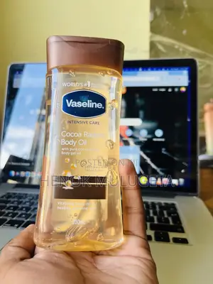 Photo - Vaseline Cocoa Radiant Body Oil
