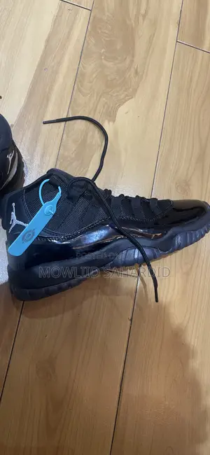 Photo - Jordan 11 Black