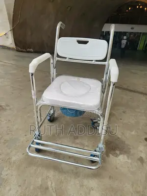 Commode With Popo Wheelchair堵截commode Wheelchair朱槿wheelchair