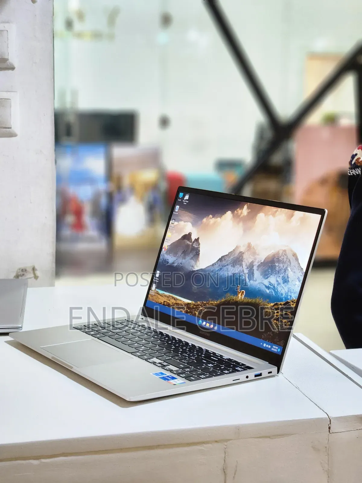 New Samsung Galaxy Book3 360 15 NP750QFG 8GB Intel Core I5 SSD 256GB