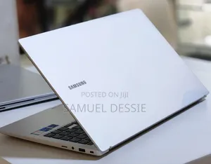 New Laptop Samsung 8GB Intel Core I5 SSD 256GB