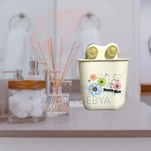 Wall-Mounted Suction Cup Holder