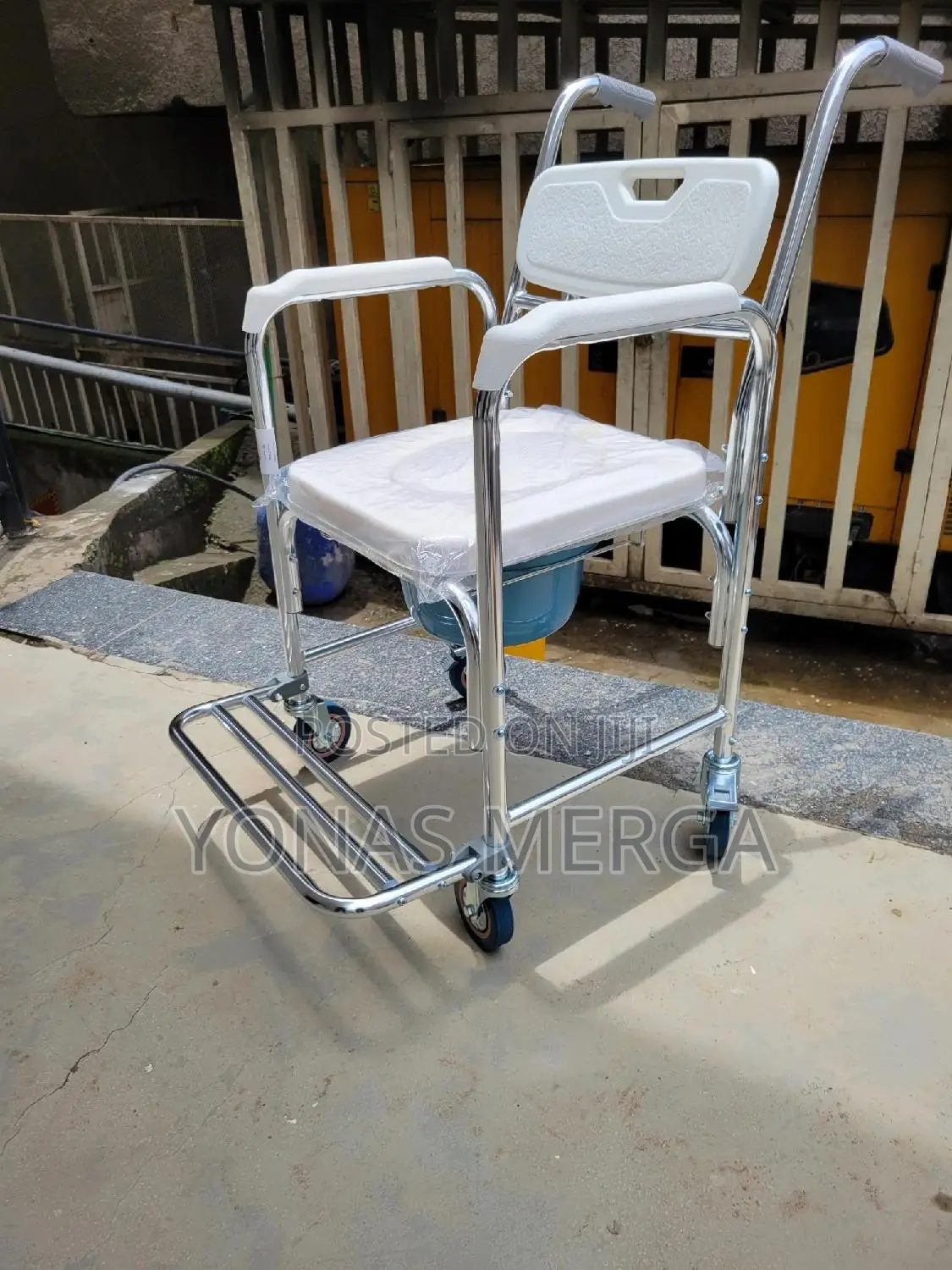 Portable Toilet Rolling Chair魂歌home and Hospital Settings.