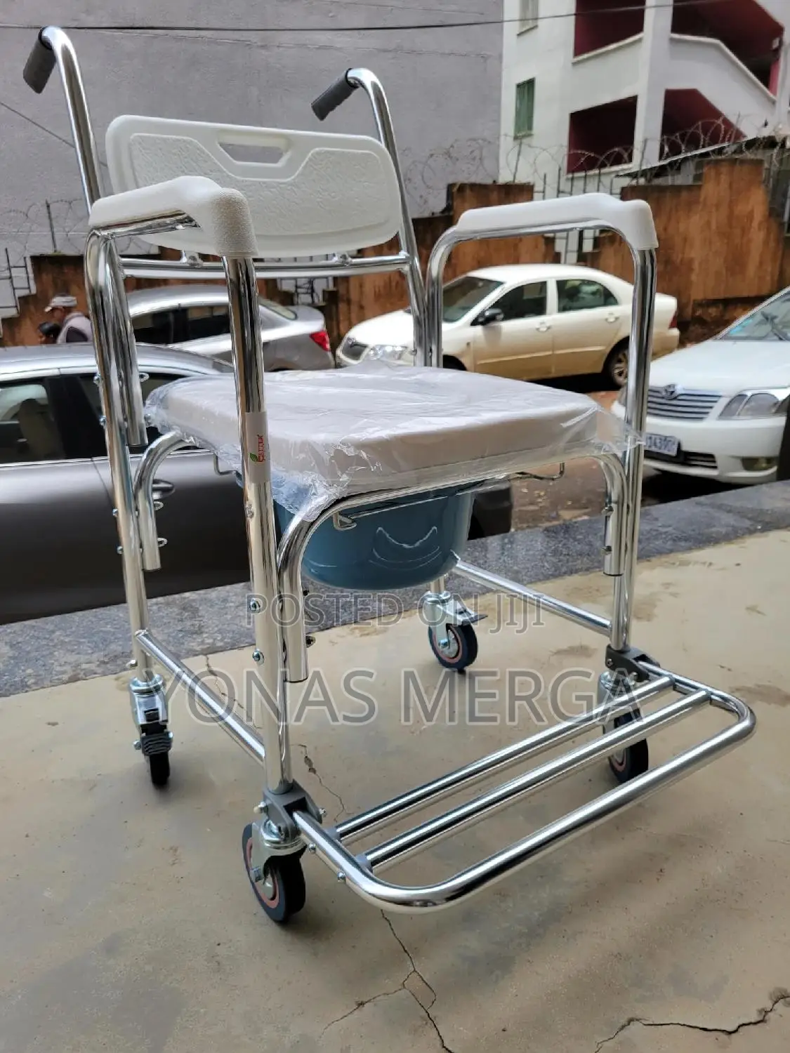 Toilet=4-in-1 Commode Chair Functions as A疝0bedside Commode