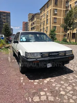 Photo - Toyota Corolla 1985 White