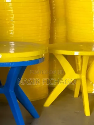 Circle and Rectangle Plastic Table