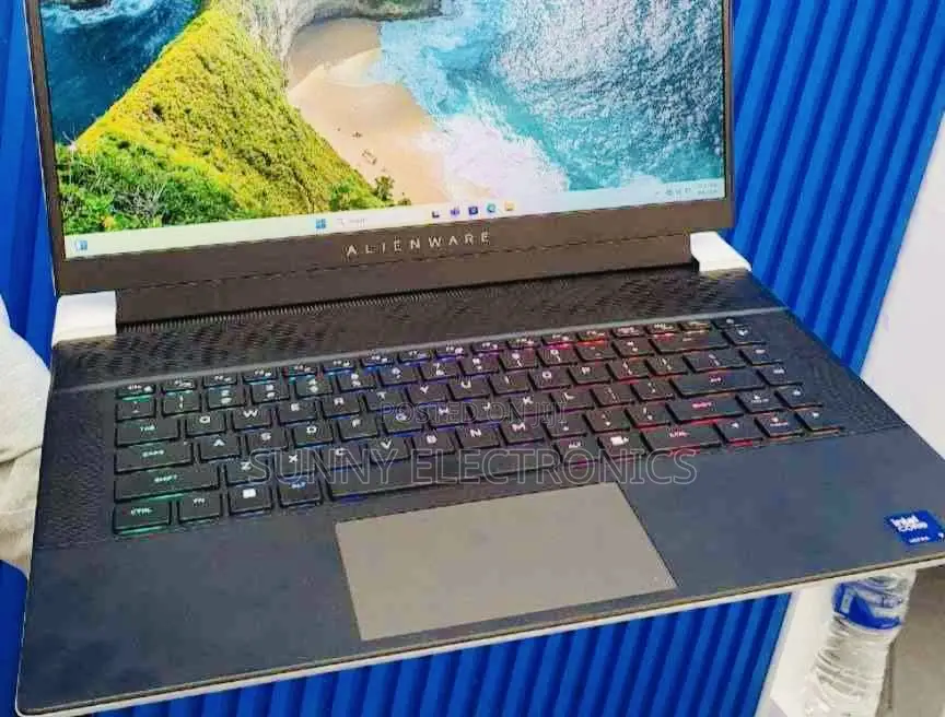 New Laptop Alienware M17x R2 32GB Intel Core Ultra 9 SSD 1T