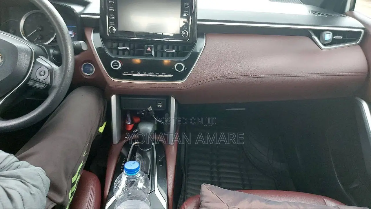 Toyota Corolla Cross Hybrid 2024 Silver