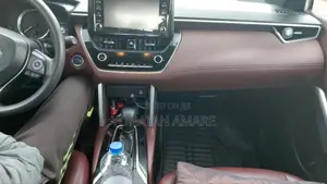 Toyota Corolla Cross Hybrid 2024 Silver