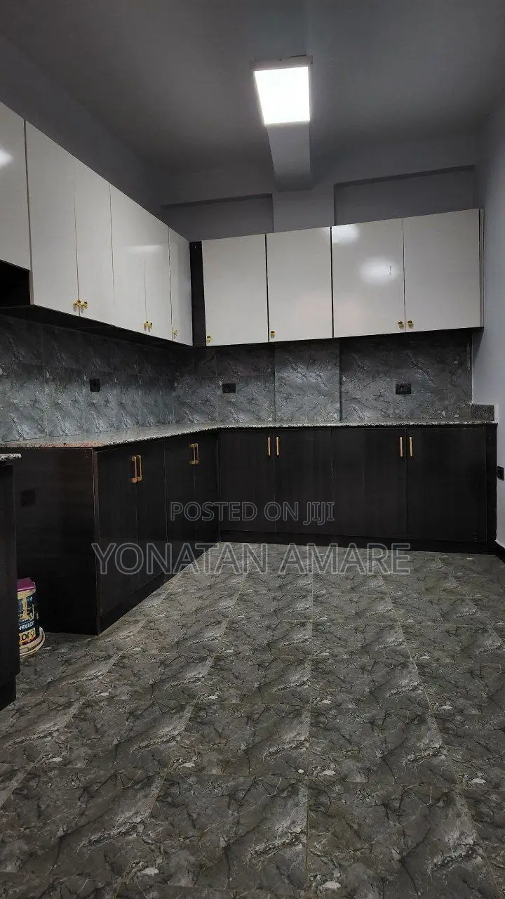 Furnished 8bdrm House in Bole for sale