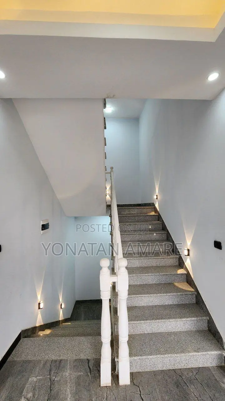 Furnished 8bdrm House in Bole for sale