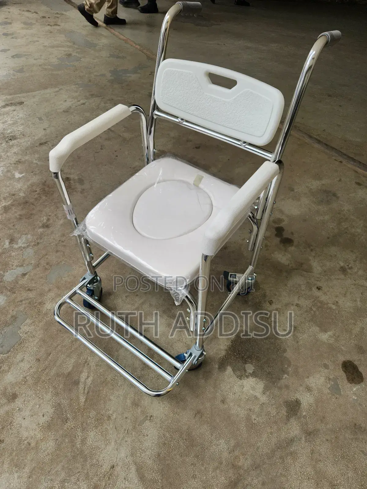 Commode Wheelchair偏低wheelchair成人wheelchair廢棄commode Medical