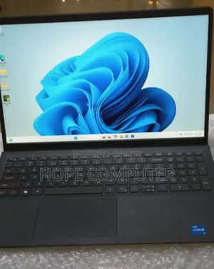 New Laptop Dell Vostro 3520 8GB Intel Core I5 SSD 1T