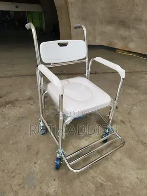 Photo - Wheelchair直到commode Wheelchair爪子wheelchair Commode Medical