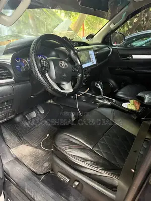 Toyota Hilux 2018 Silver