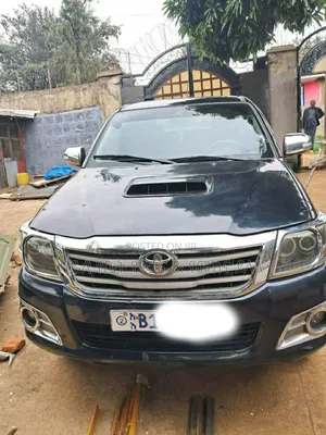 Photo - Toyota Hilux 2013 Matt Black