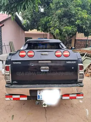 Toyota Hilux 2013 Matt Black