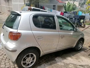 Photo - Toyota Vitz 2001 Black