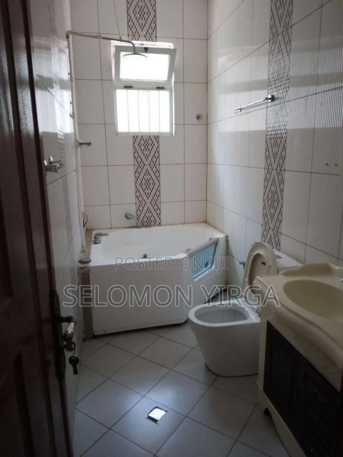 7bdrm Farm House in Adis Ababa, Bole for sale