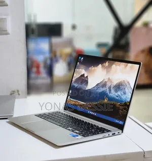 New Laptop Samsung 8GB Intel Core I5 SSD 256GB