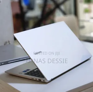 New Laptop Samsung 8GB Intel Core I5 SSD 256GB