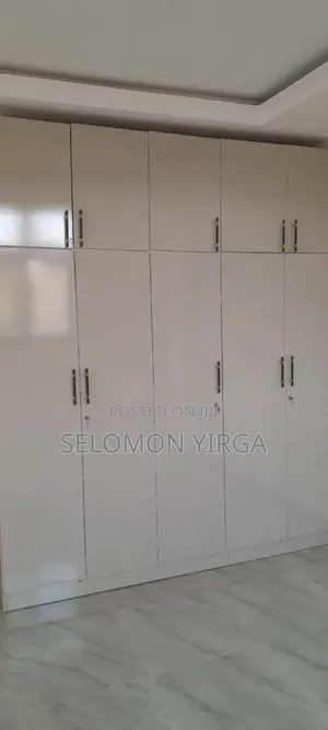 8bdrm Farm House in Adis Ababa, Bole for sale