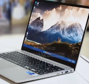 New Laptop Samsung 8GB Intel Core I5 SSD 256GB