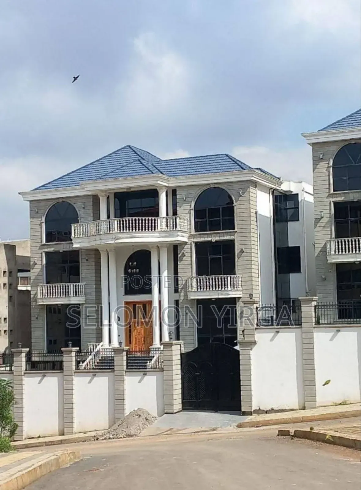 8bdrm Farm House in Adis Ababa, Bole for sale