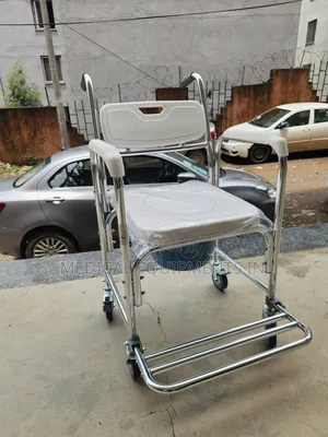 Photo - Commode Wheelchair朱紅commode Wheelchair廟祝commode Wheelchair