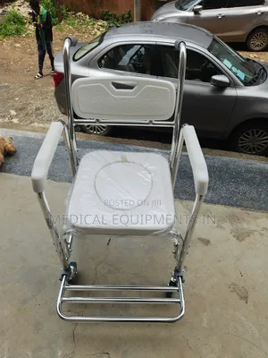 Photo - Wheelchair底片commode Wheelchair威望wheelchair Commode Medical