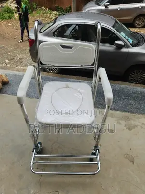 Photo - Wheelchair底片commode Wheelchair威望wheelchair Commode Medical