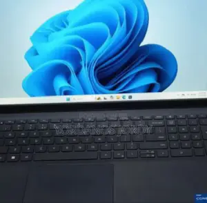 Photo - New Laptop Dell Vostro 3520 8GB Intel Core I5 SSD 1T