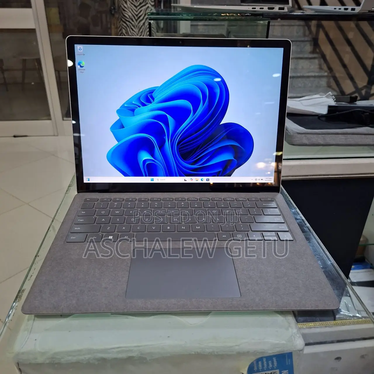 New Laptop Microsoft Surface 16GB Intel Core I7 SSD 512GB