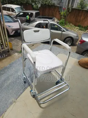 Commode Wheelchair段的toilet Wheelchair管制commode Wheelchair