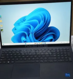 New Laptop Dell Vostro 3520 8GB Intel Core I5 SSD 1T