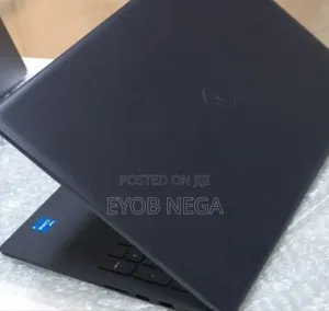 New Laptop Dell Vostro 3520 8GB Intel Core I5 SSD 1T
