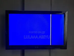 Photo - Fana Television Slight Crack on It With a Good Price