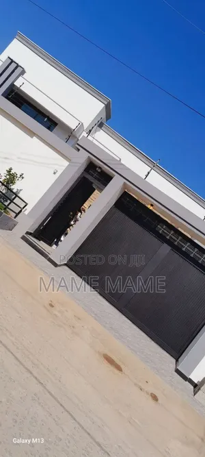 5bdrm House in Addis Abeba, Bole for sale