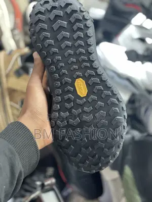 Reebok Hiking Men’S Strengthened Sneakers Black