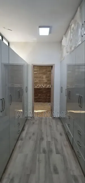 8bdrm House in Addis Abeba, Bole for sale