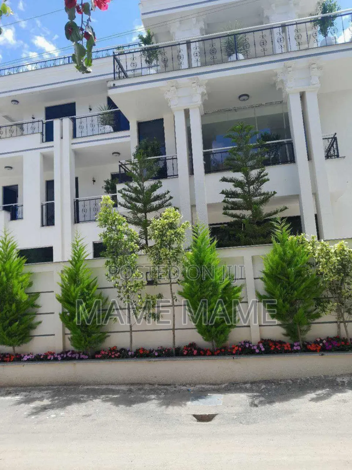 8bdrm House in Addis Abeba, Bole for sale
