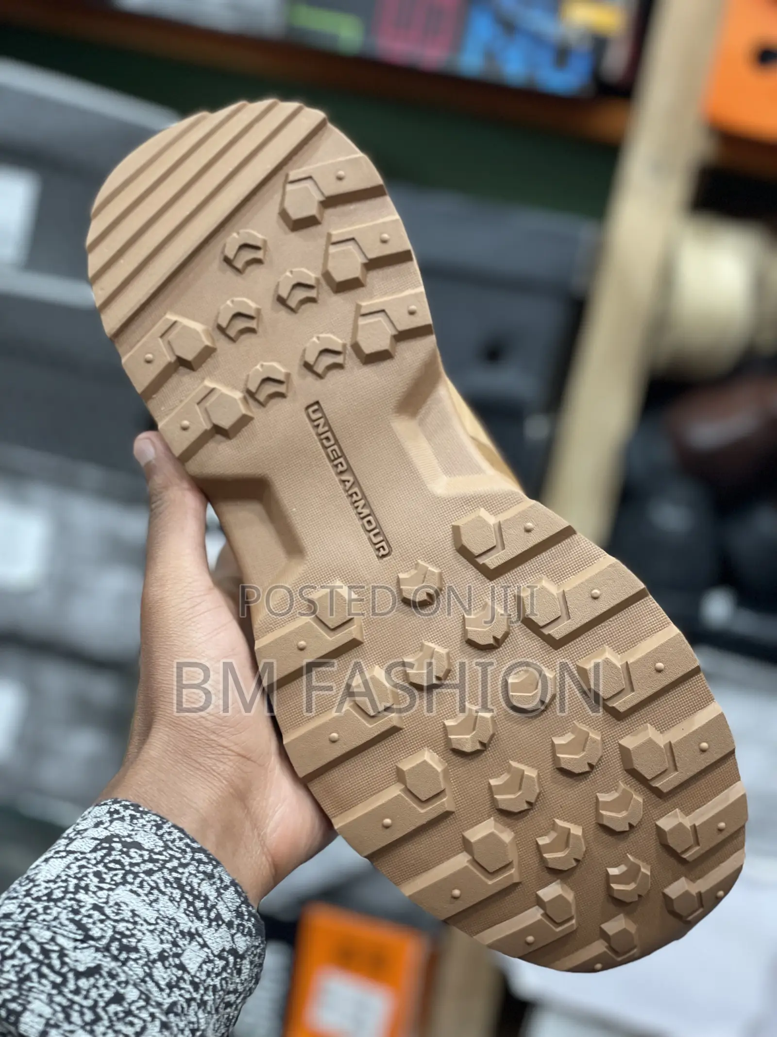 Under Armour Kaki Color Mid Boots