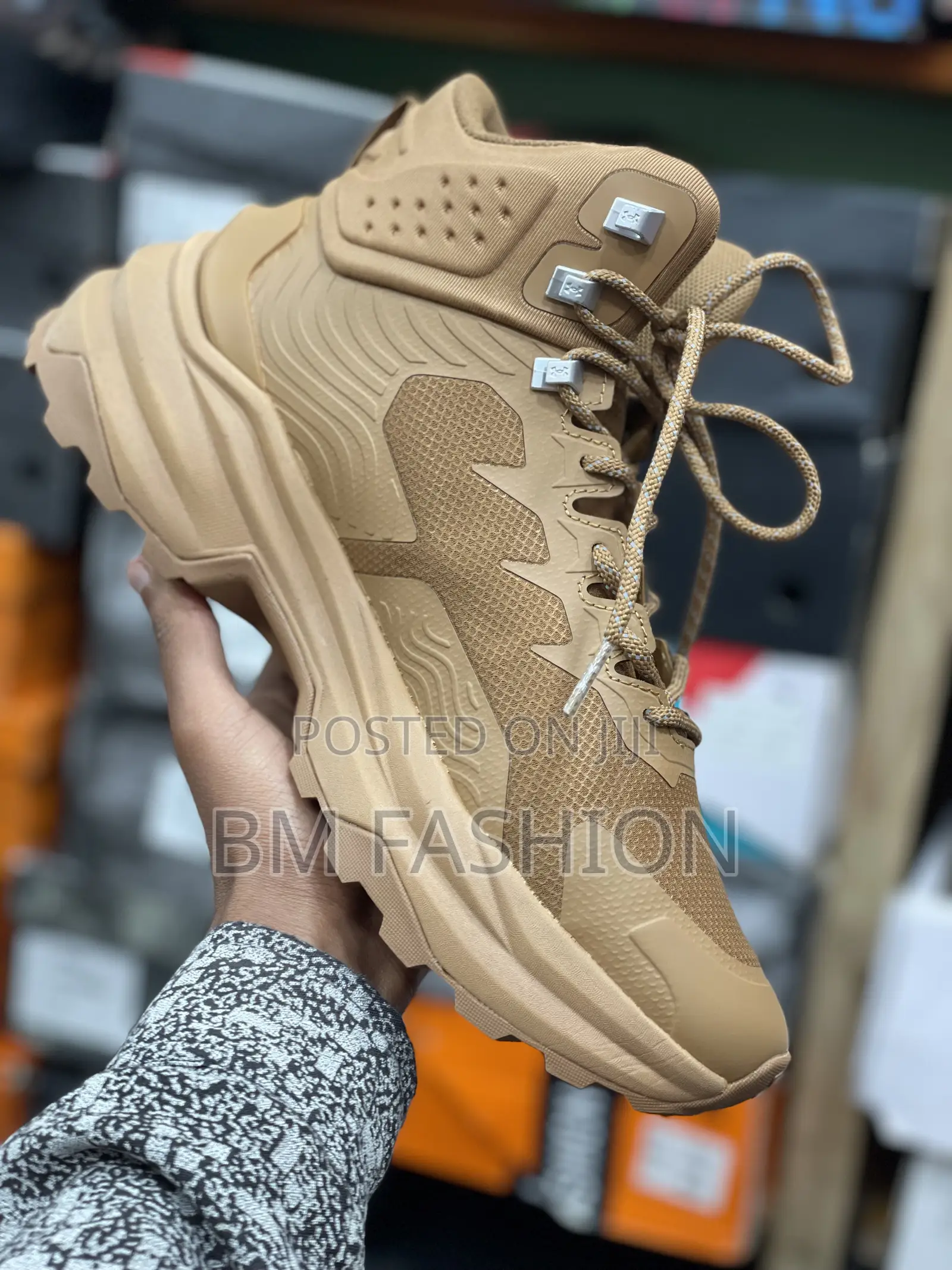 Under Armour Kaki Color Mid Boots